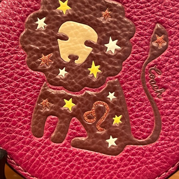 Coach Leo Zodiac Lion Round Coin Purse Burgundy Pebble Leather Chain Wallet Rare - Picture 3 of 15